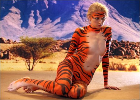 Бодиарт на голое тело