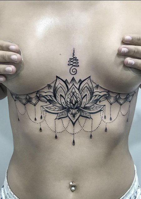 Тату под грудью женские