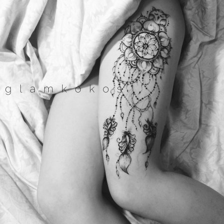 Тату ловец снов на бедре