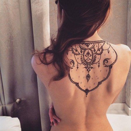 Тату мехенди на спине