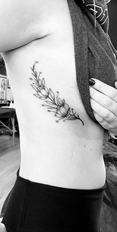 Тату на ребра