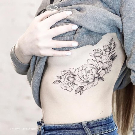 Тату с пионами