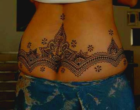 Мехенди на пояснице