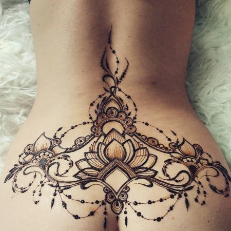 Мехенди на спине женские