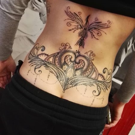 Тату на пояснице женские красивые