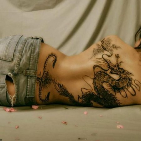 Тату дракона для девушек
