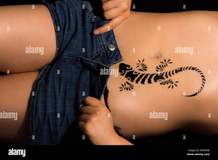 Татуировки для девушек на животе