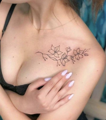 Татуировки для девушек возле груди