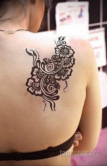 Тату мехенди на плече