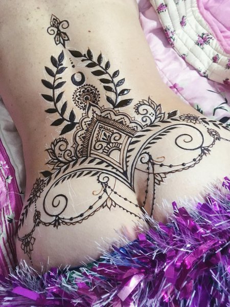 Мехенди на теле