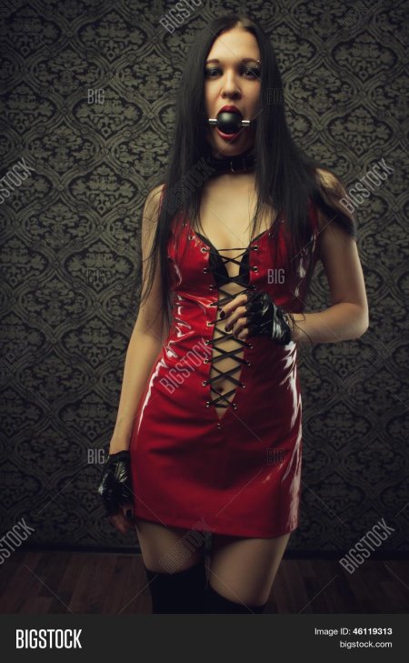 Красивые девушки с кляпом во рту