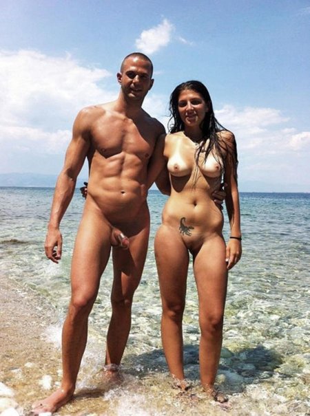 Голые семейные пары на пляже