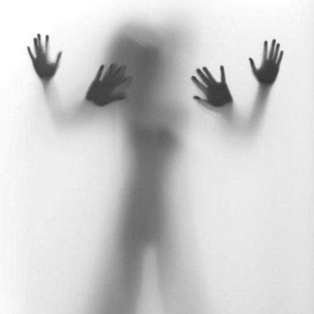 Человек за стеклом