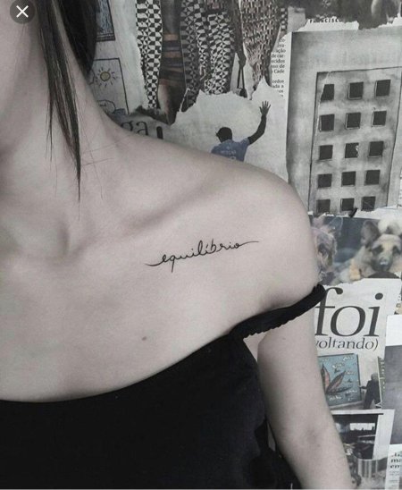 Тату надписи на ключице