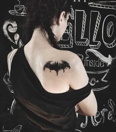 Тату бэтмена для девушки