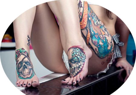 Тату на ногах для девушек