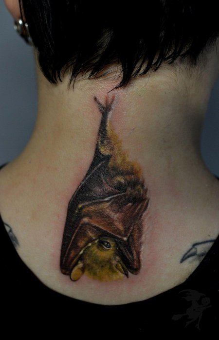 Необычные тату на шее