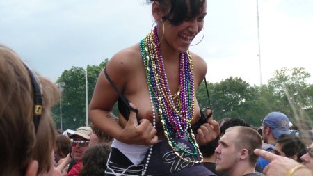 Фестиваль голых сисек