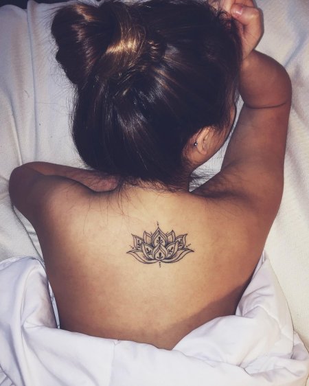 Татуировка на спине для девушек