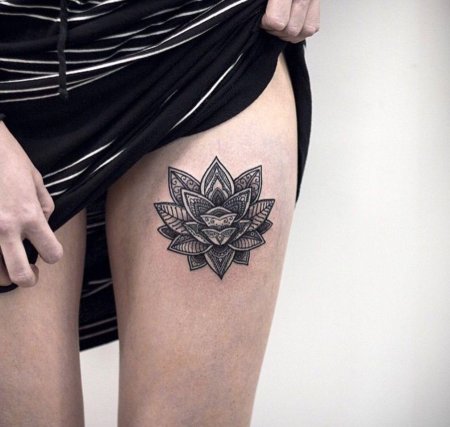 Тату женские на ляшке