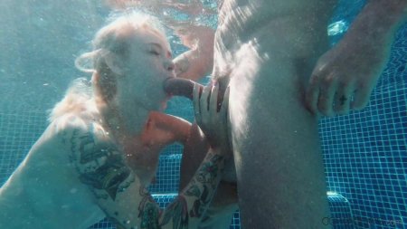 Под водой секс