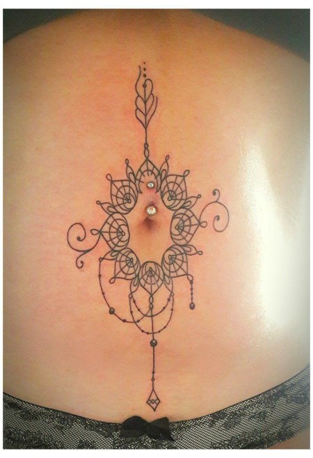 Тату вокруг пупка для девушек