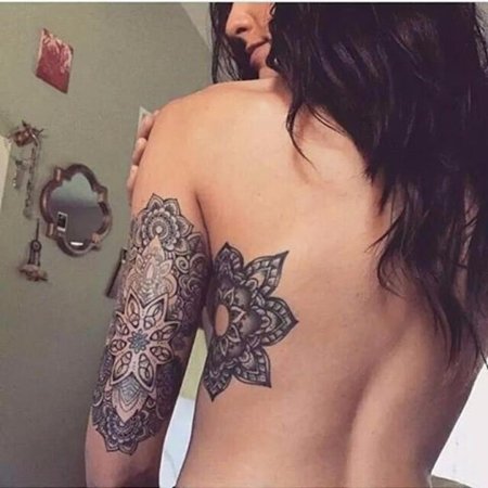 Мандала на боку тату