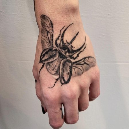 Татуировка жук