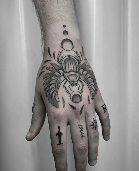 Тату на кисти