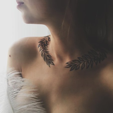 Венки тату на ключицах