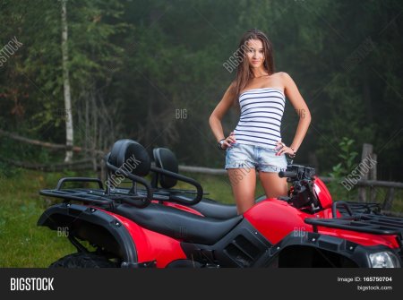 Красивые девушки на квадроциклах