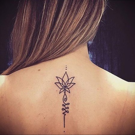 Женская тату на спине