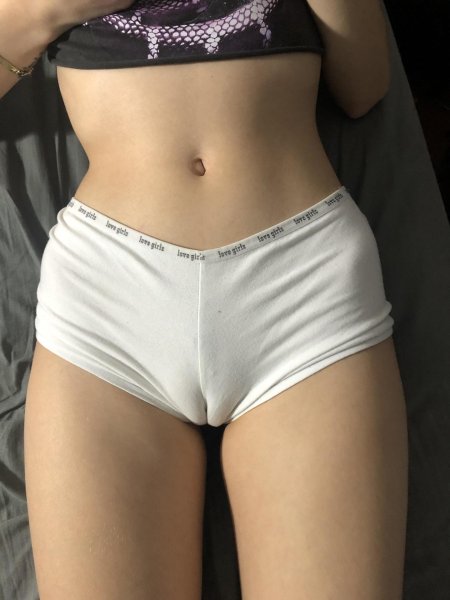 У девушек в трусиках верблюжья