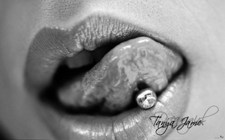 Проколотый язык