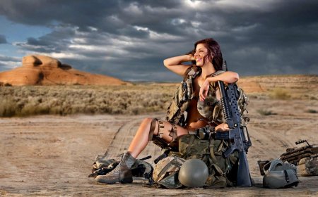 Девушка милитари
