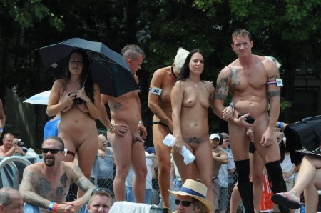 Голые парады