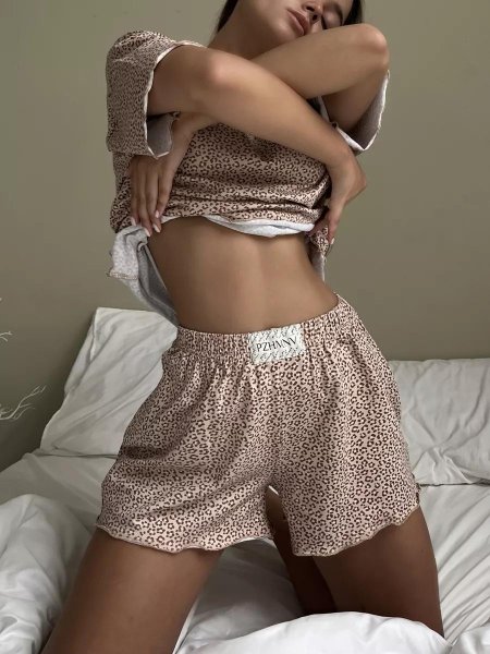 Стильная пижама с шортами