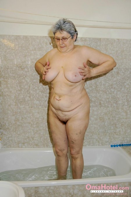 Голые седые старухи в полный рост