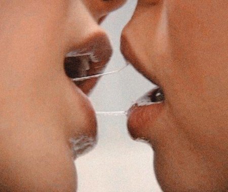 Поцелуй со слюной