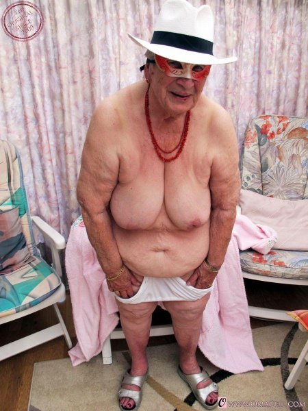 Толстая старуха стриптиз