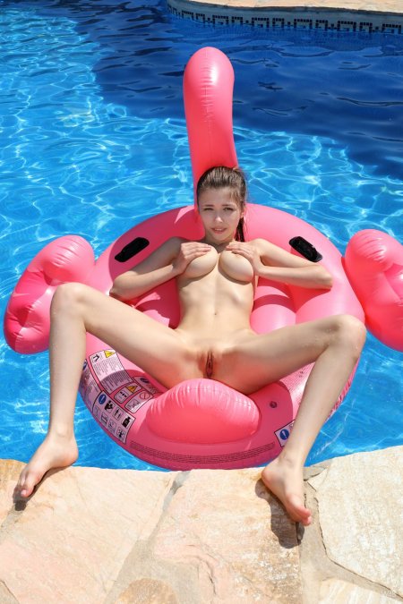 Девушки с надувными сиськами