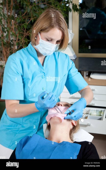 Женщина дантист