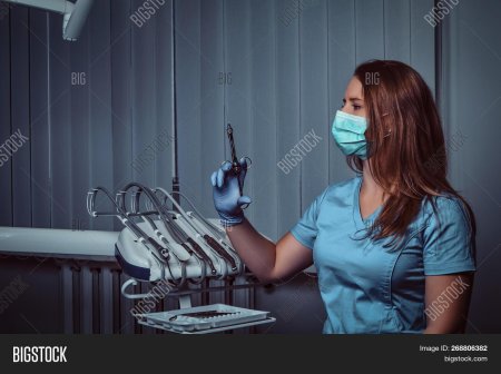 Первая женщина стоматолог