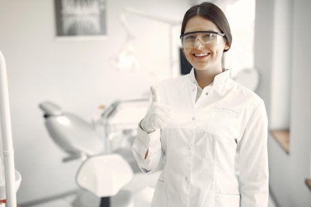 Врачи стоматологи