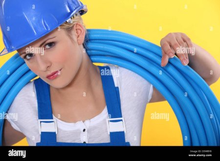 Девушки сантехники