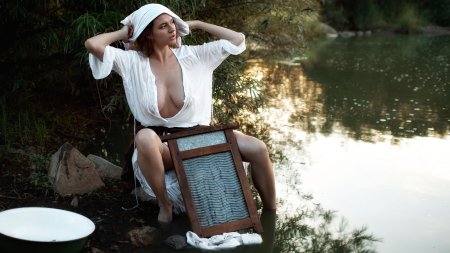 Голые бабы на речке