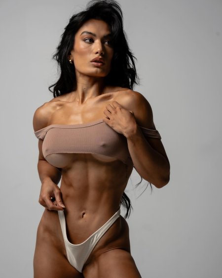 Накаченная девушка