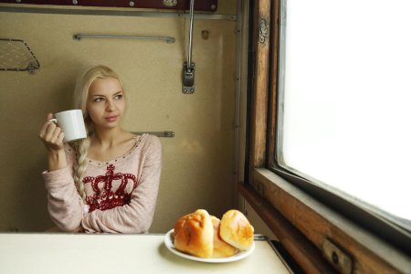 Женщина в поезде