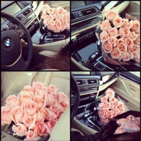 Букет роз в машине