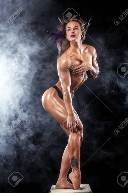 Девушка бодибилдинг